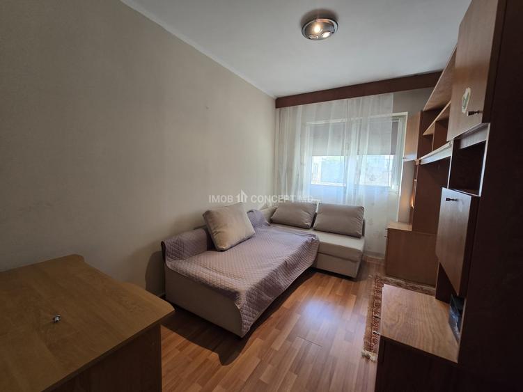 Apartament cu 3 camere decomandat, mobilat în P-ța Mihai Viteazu