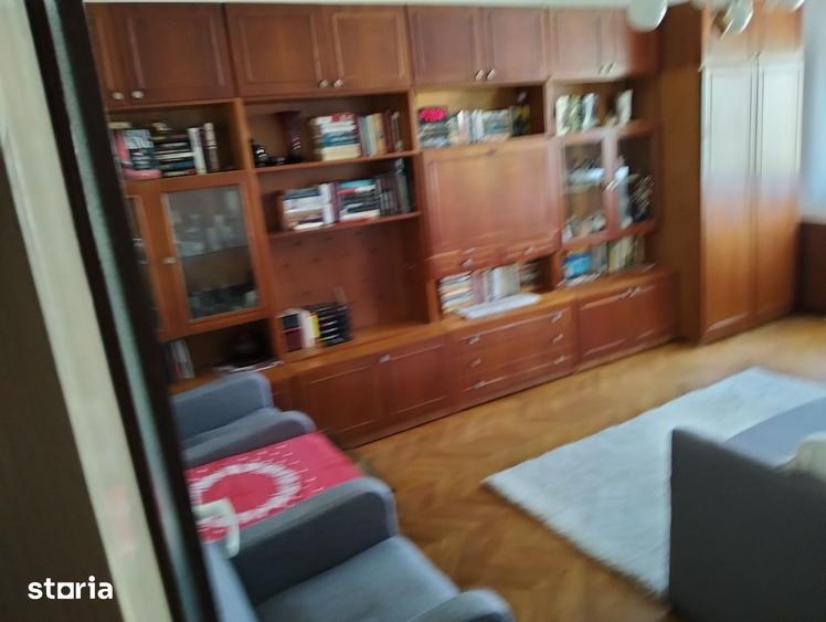 Apartament cu 3 camere decomandat în Decebal
