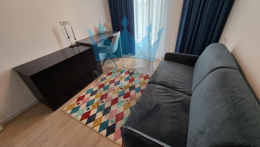 Apartament cu 3 camere semidecomandat, mobilat în Băneasa
