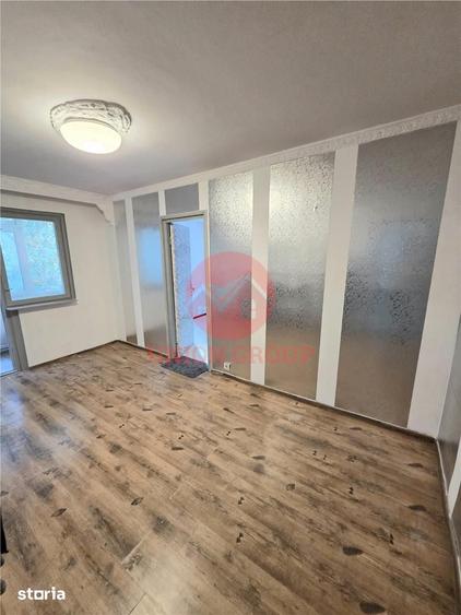 Apartament cu 3 camere semidecomandat în Inel II