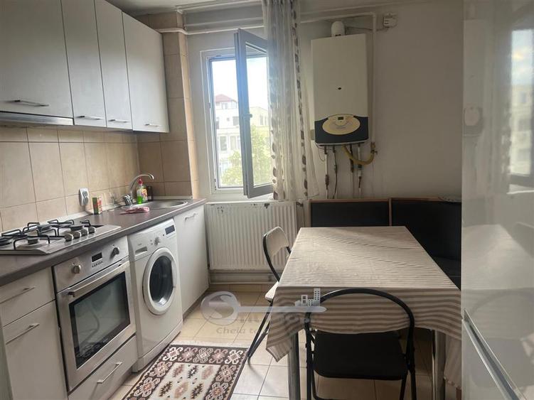 Apartament cu 2 camere semidecomandat, mobilat în Podu Roș