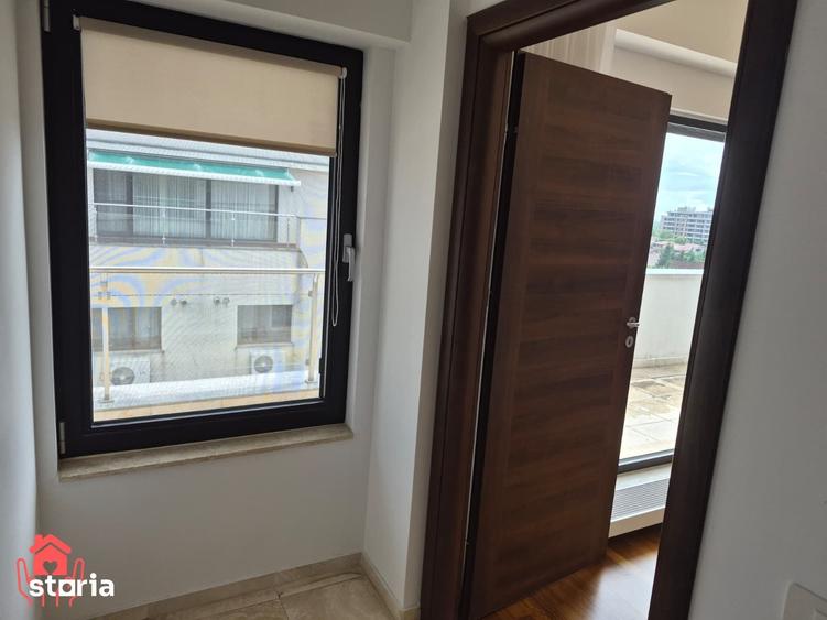 Apartament cu 4 camere decomandat în Est