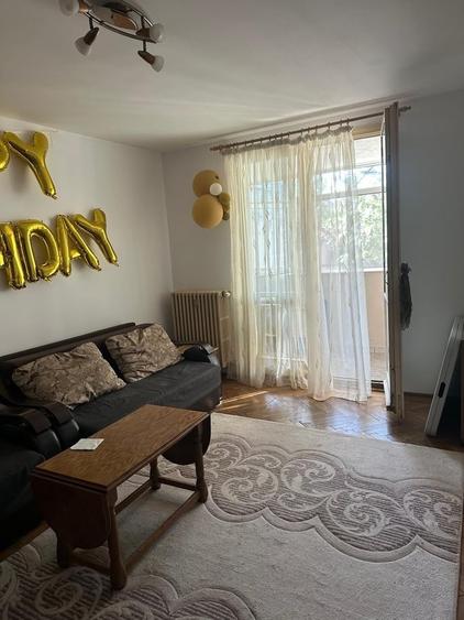 Apartament cu 4 camere decomandat în Titan