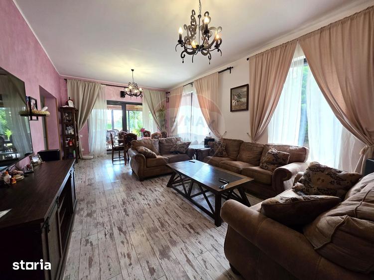 Casă cu 7 camere cu Teren 3200 Mp în Merei