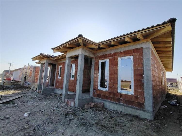 Duplex cu 3 camere cu Canalizare în Moșnița Nouă