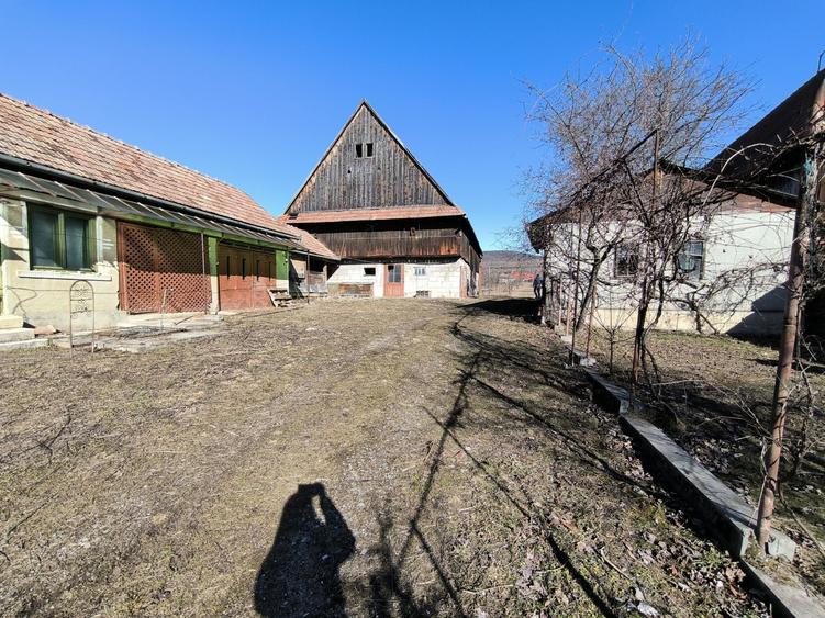 Casă cu 4 camere în Aghireșu