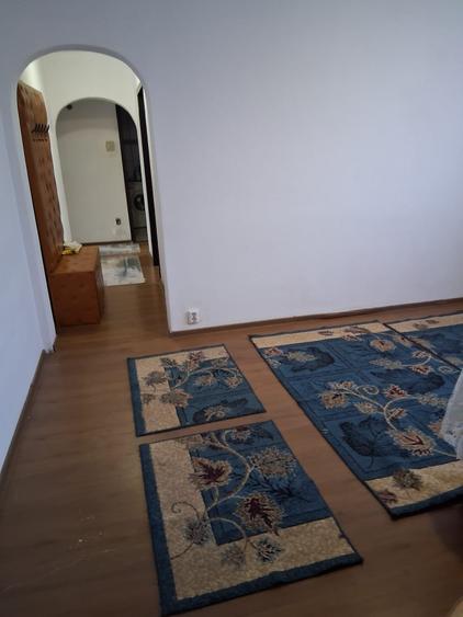Apartament cu 4 camere semidecomandat în Drumul Taberei