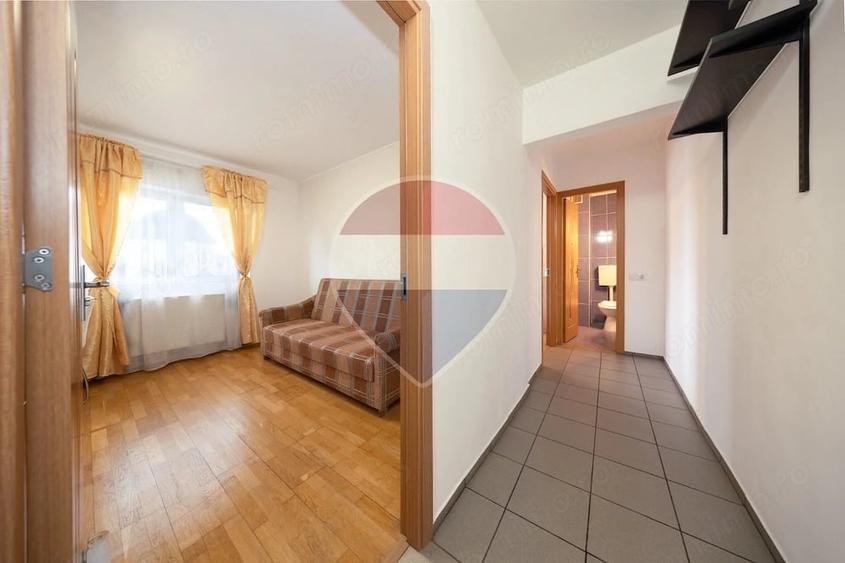 Apartament cu 3 camere decomandat în Tractorul