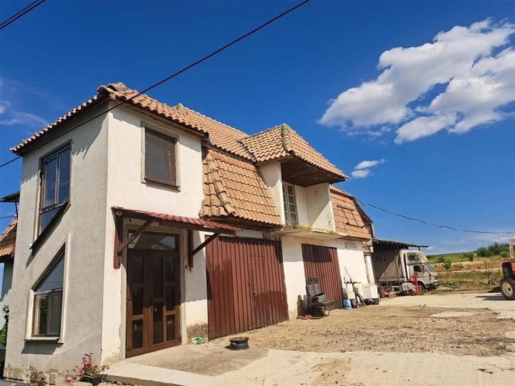 Casă individuală cu 3 camere cu Teren 1000 Mp în Sânlazăr