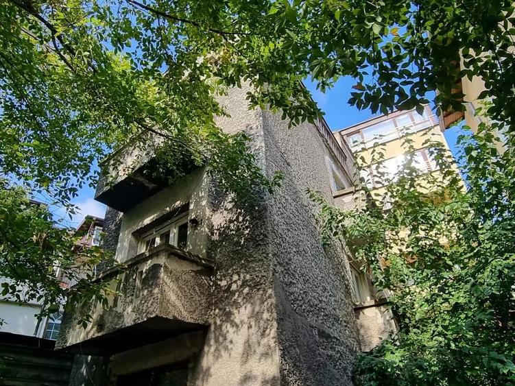 Casă individuală cu 5 camere cu Canalizare în Cotroceni