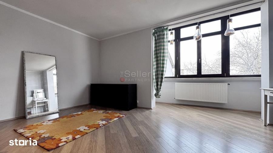Casă cu 8 camere cu Teren 280 Mp în Central