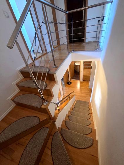 Apartament cu 3 camere decomandat, mobilat în Tei