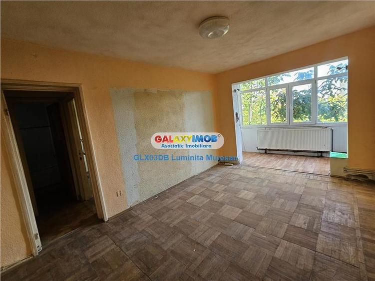 Apartament cu 3 camere semidecomandat în Micro 6