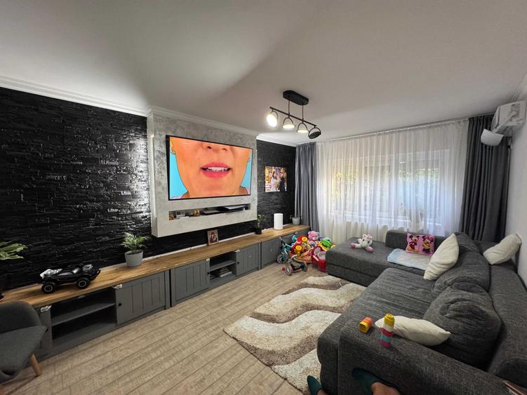 Apartament cu 3 camere decomandat în Podgoria