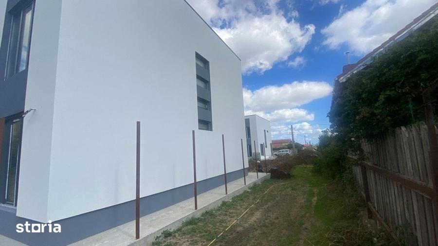 Casă cu 5 camere cu Teren 465 Mp în Cumpăna