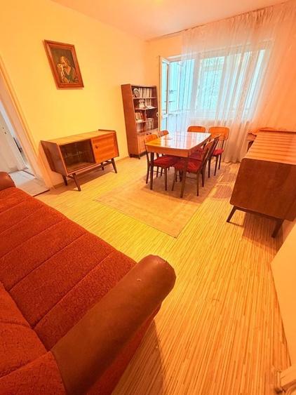 Apartament cu 3 camere semidecomandat în Cuza Vodă