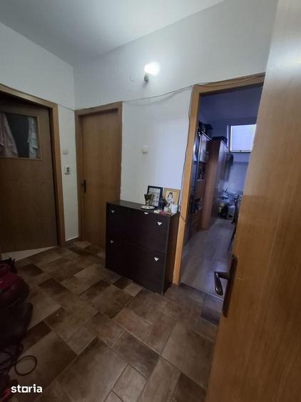 Apartament cu 2 camere decomandat în Podu Roș