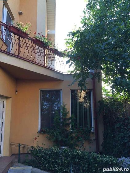 Casă cu 8 camere cu Teren 400 Mp în Central