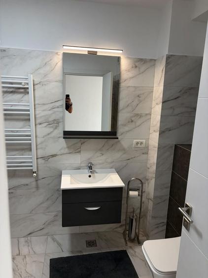 Apartament cu 3 camere semidecomandat, mobilat în Matei Voievod