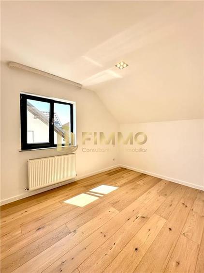 Duplex cu 4 camere cu Canalizare în Est