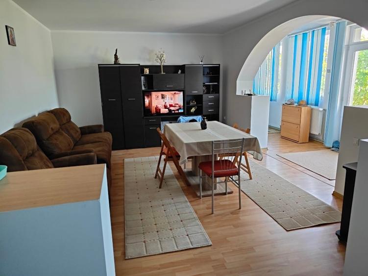 Casă individuală cu 4 camere cu Teren 3500 Mp în Central