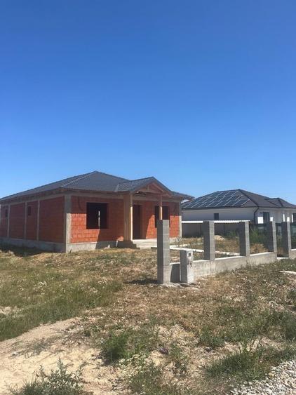 Casă cu 4 camere în Alparea