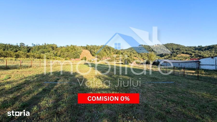Teren de 4000 mp, în Petros