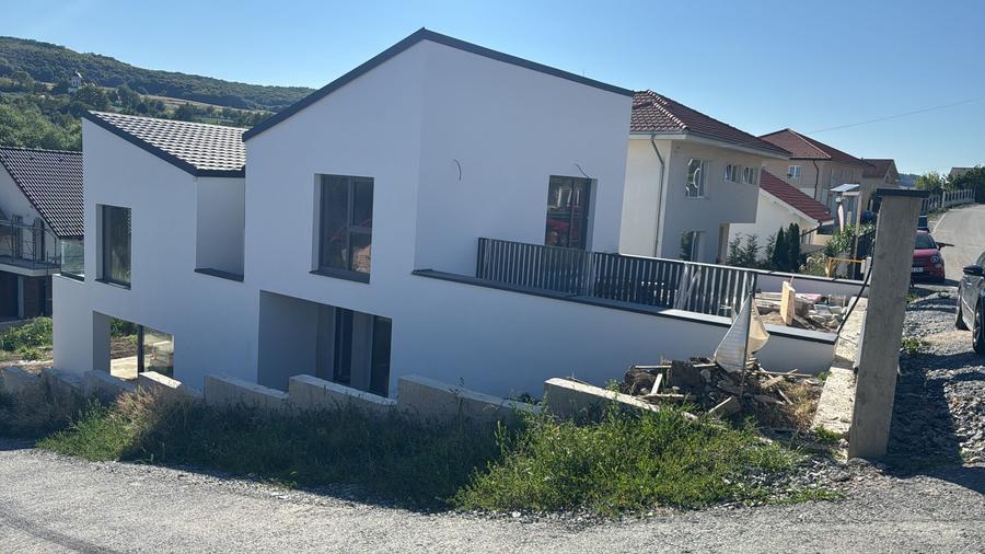 Casă cu 4 camere cu Teren 500 Mp în Chinteni