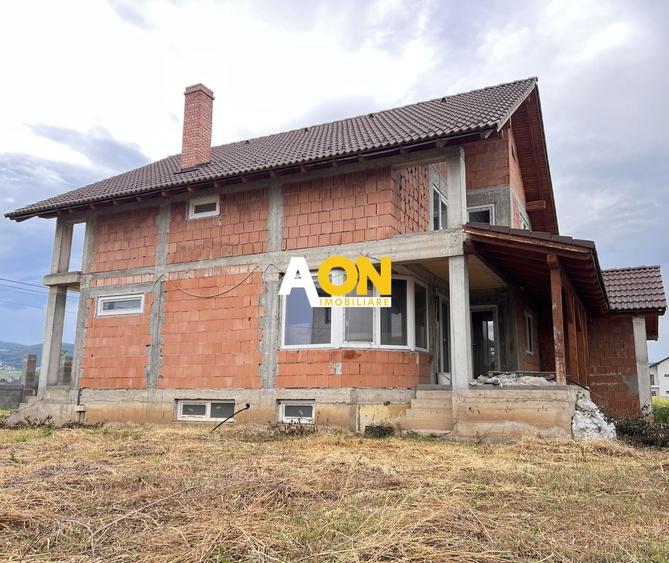 Casă individuală cu 5 camere cu Canalizare în Micești