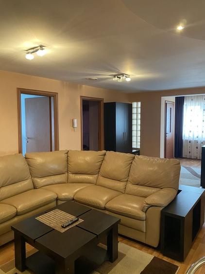 Apartament cu 3 camere decomandat în 1 Mai