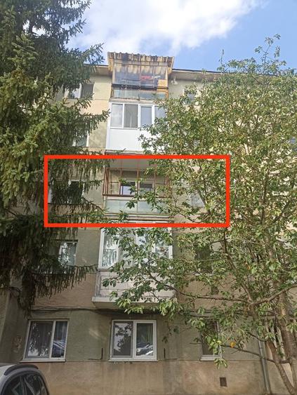 Apartament cu 2 camere nedecomandat în Simeria