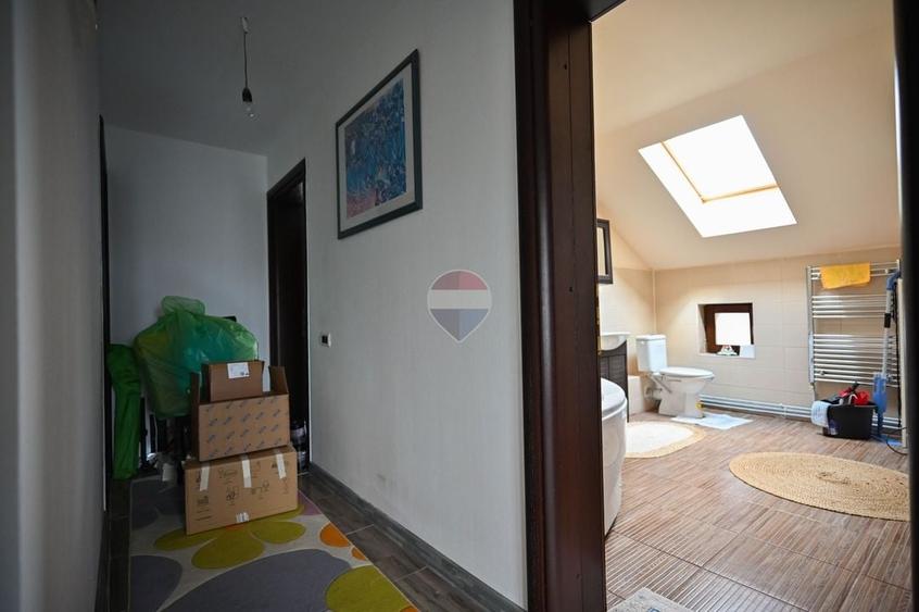 Casă individuală cu 4 camere cu Teren 1000 Mp în Podu Oltului