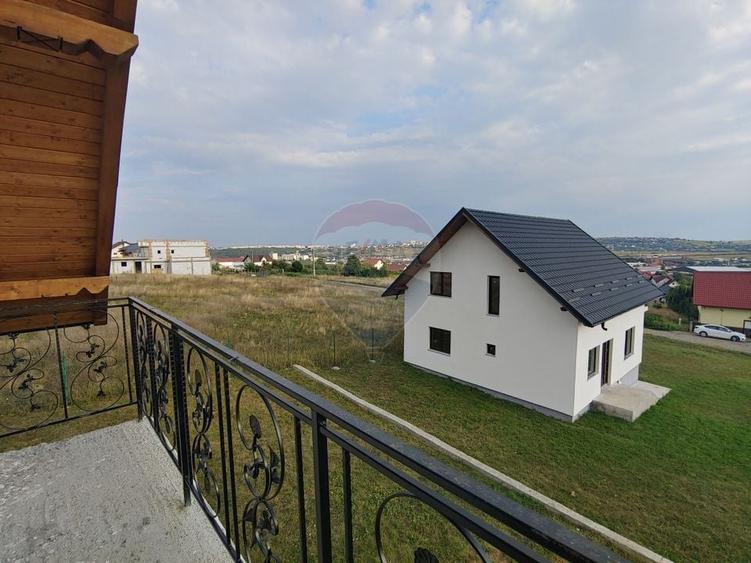 Casă individuală cu 5 camere cu Teren 560 Mp în Șcheia