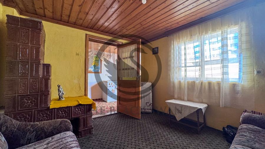 Casă individuală cu 5 camere cu Teren 1340 Mp în Est
