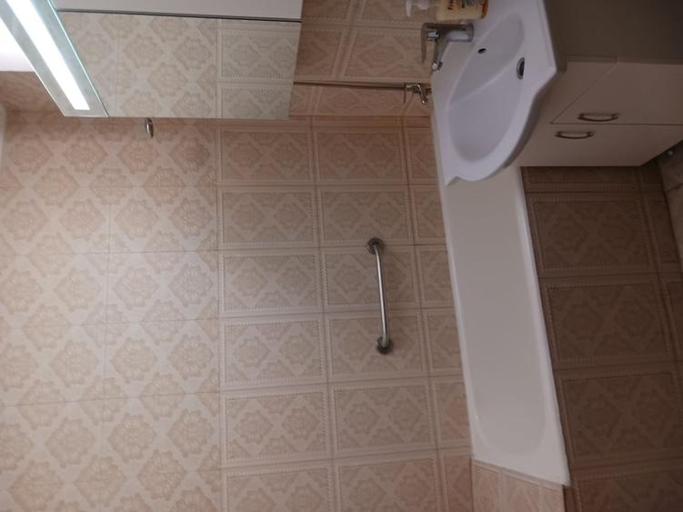 Apartament cu 3 camere decomandat în Libertății