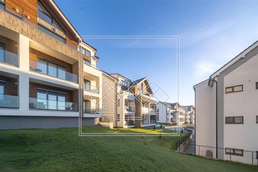 Penthouse cu 5 camere semidecomandat în Exterior Vest