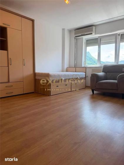 Apartament cu 3 camere decomandat în Est