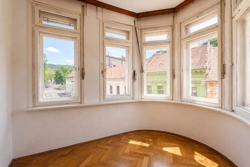 Apartament cu 3 camere în Brașovul Vechi