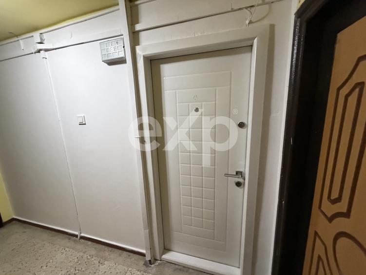 Apartament cu 3 camere semidecomandat în 1 Decembrie 1918