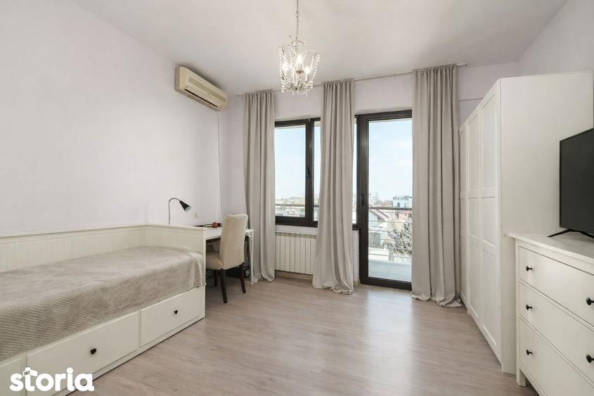 Apartament cu 4 camere, mobilat în Central