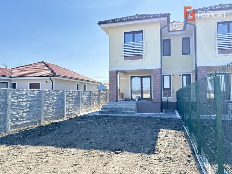 Duplex cu 4 camere cu Canalizare în Săcălaz