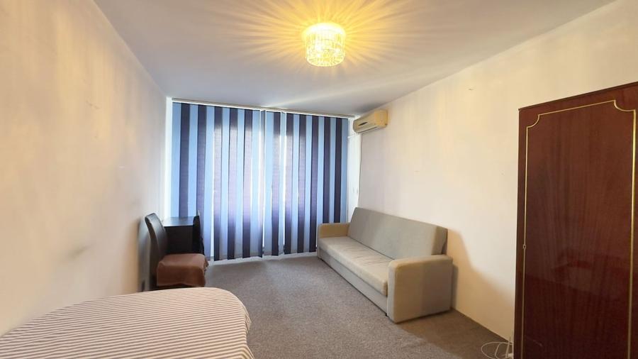 Apartament cu 3 camere semidecomandat în Rahova