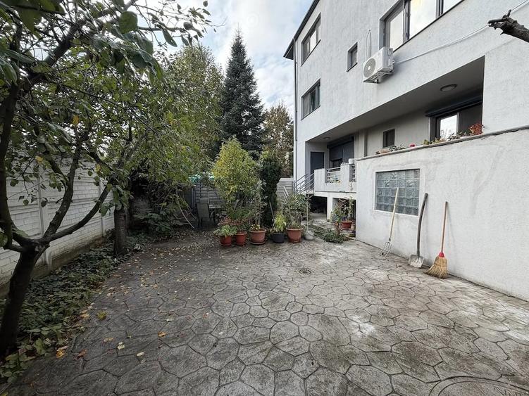 Apartament cu 3 camere decomandat în Dămăroaia