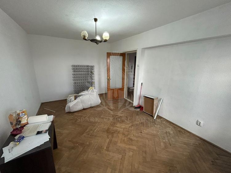 Apartament cu 4 camere decomandat în Sud
