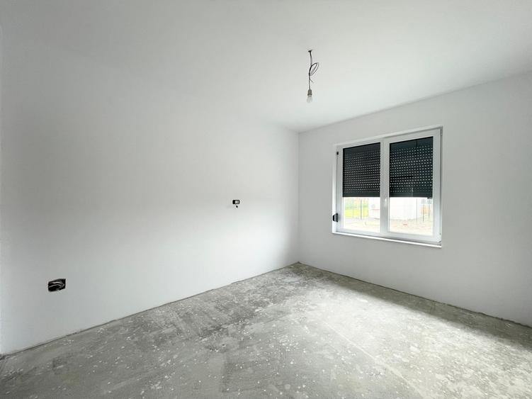 Duplex cu 3 camere cu Canalizare în Moșnița Nouă