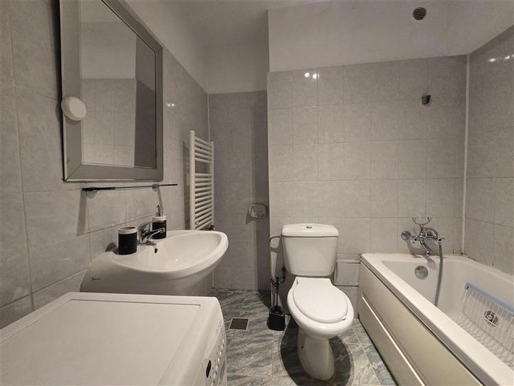Apartament cu 2 camere semidecomandat, mobilat în 9 Mai