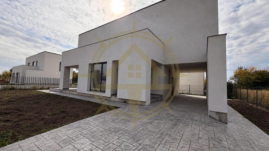 Casă cu 5 camere cu Teren 600 Mp în Balotești