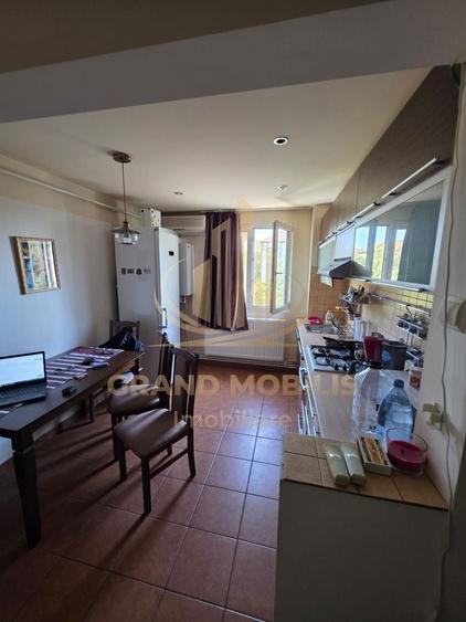 Apartament cu 3 camere semidecomandat, mobilat în Gheorghe Lazăr