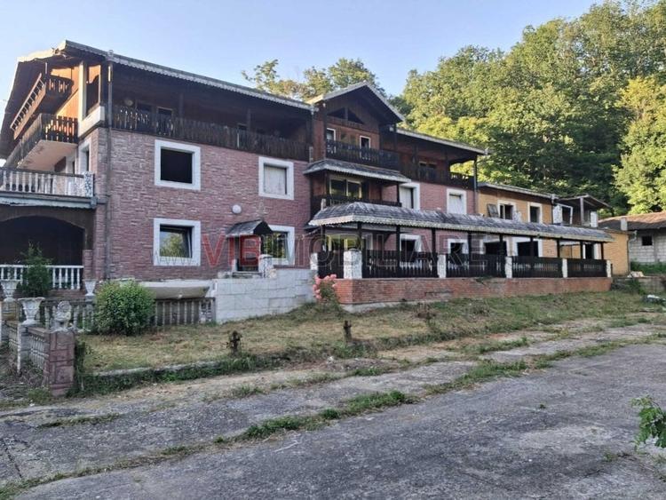 Teren extravilan de 8900 mp, în Sud-Vest