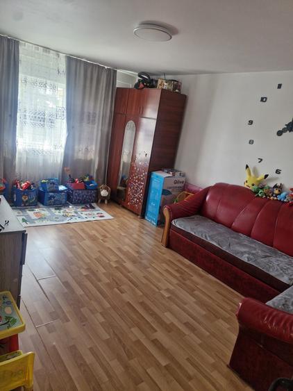 Apartament cu 2 camere decomandat în Eremia